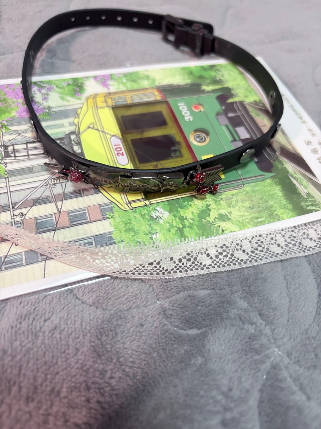 Customer photo review of "TWILIGHT ROSE" Black Gold Plated Thermochromic Rose Bow Choker, Gothic Leather Collar