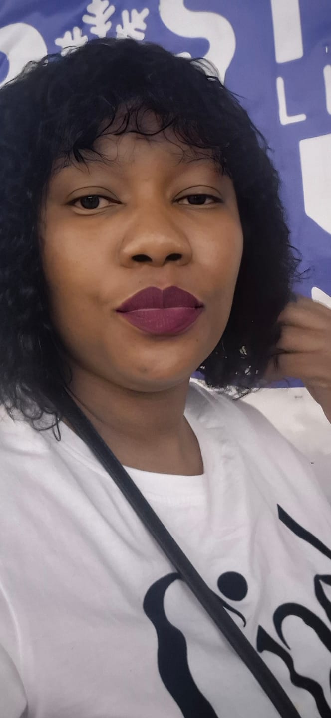 Customer photo review of YOLI - Brazilian Water Wave Fringe Bob - Nat