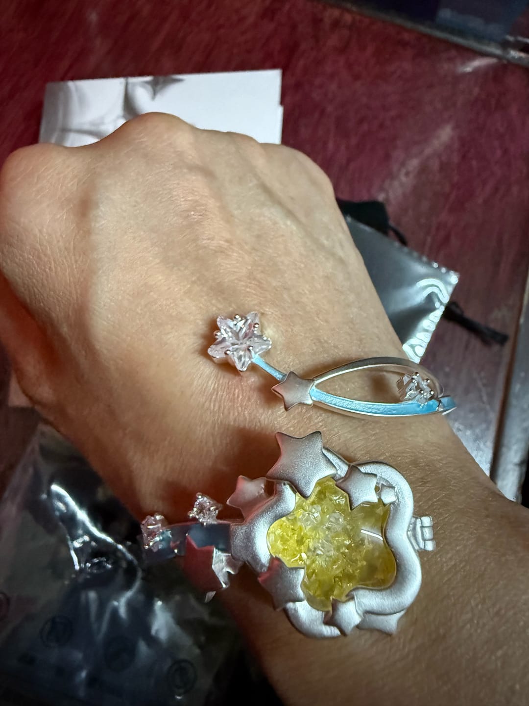 Customer photo review of "WISHING STAR" Rhodium Plated Wishing Star Flip Bangle, Zirconia Glass