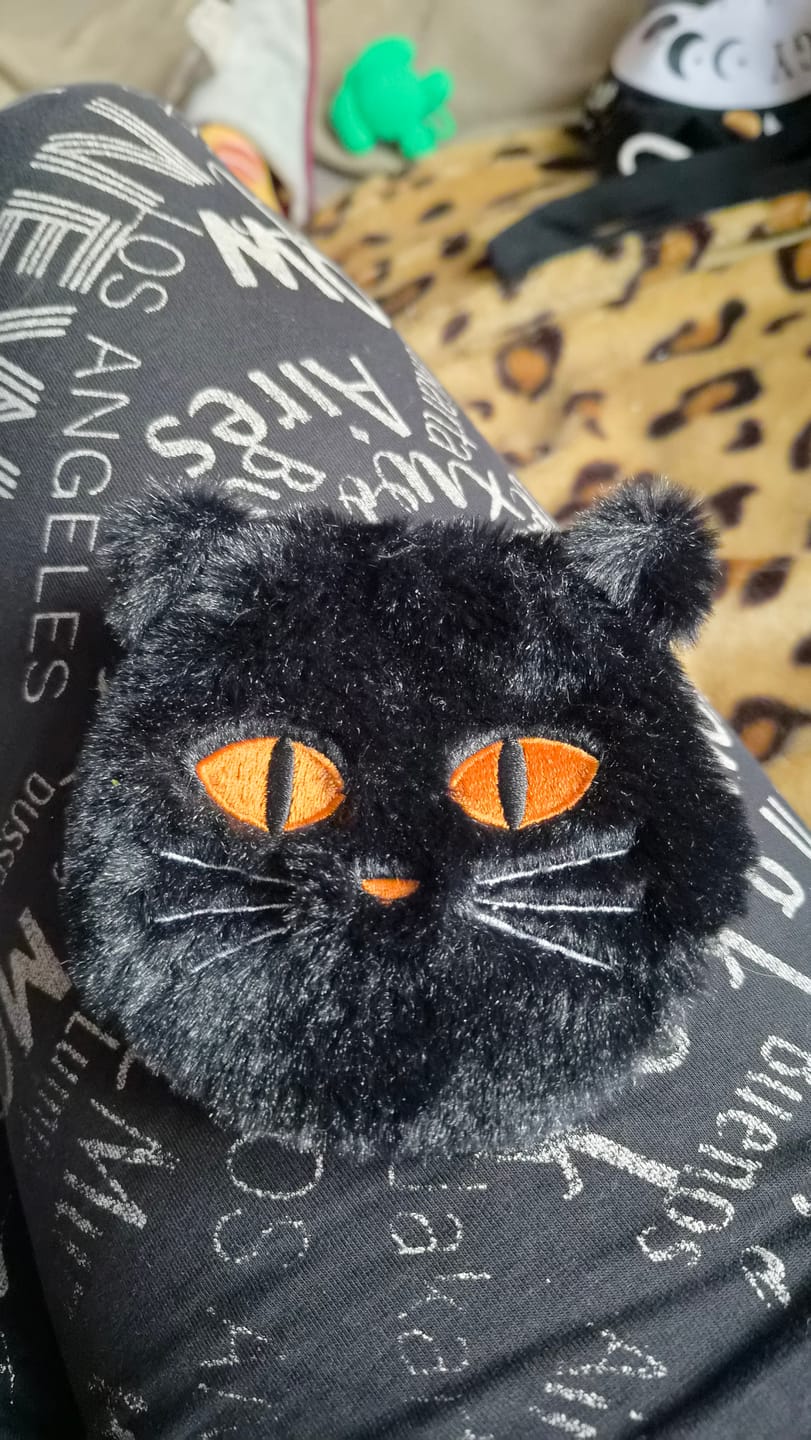 Customer photo review of Kuschelige Plüsch Handwärmer - Halloween Edition