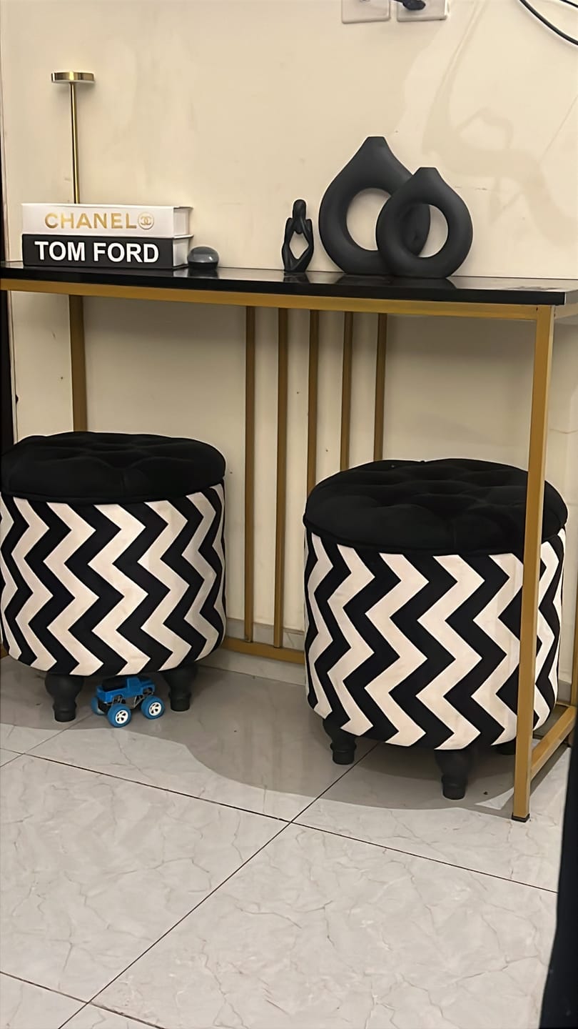 Customer photo review of Black Donut Bud Vase Set of 2