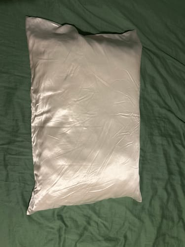 Customer photo review of Ivory White Silk Pillowcase -  Queen Size - Zip Closure