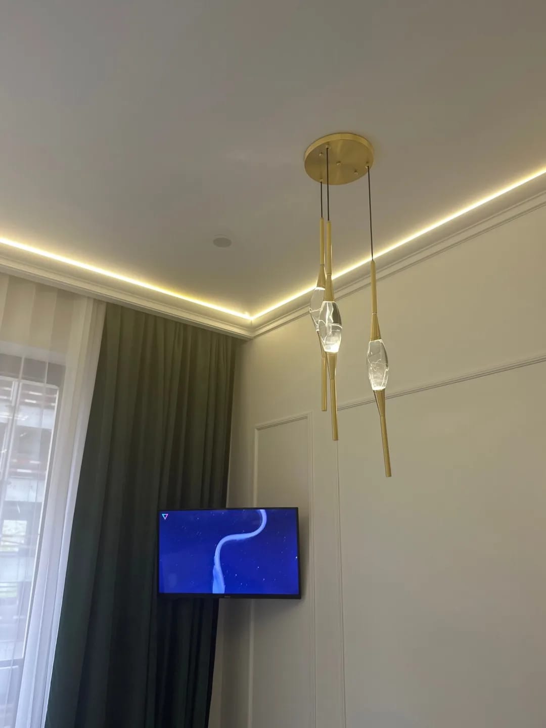 Customer photo review of Slim Crystal Drop Pendant Light, Black or Gold Metal, 120 cm, LED