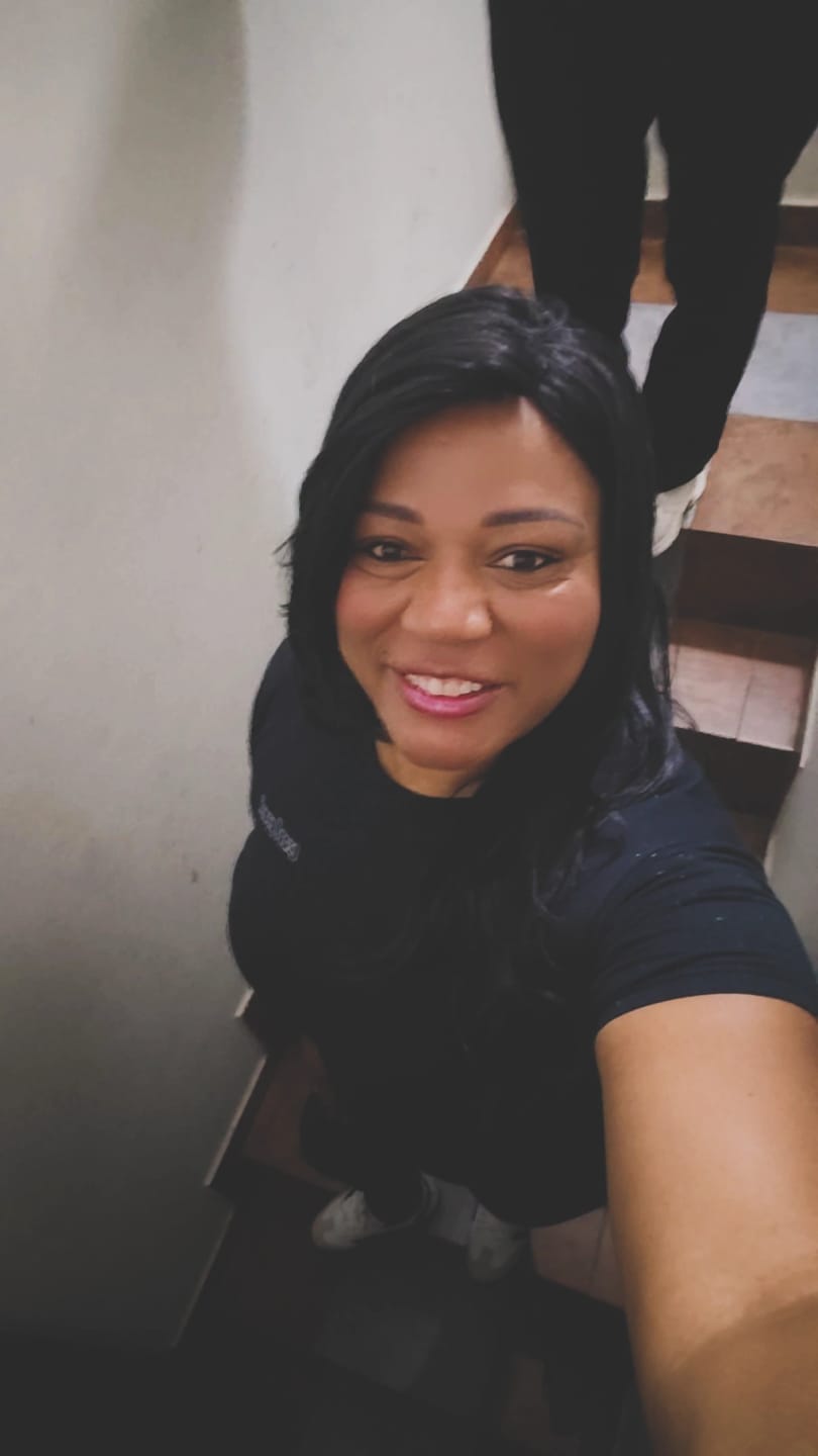 Customer photo review of Wig Xavia Castanho Escuro Ondulada Franja