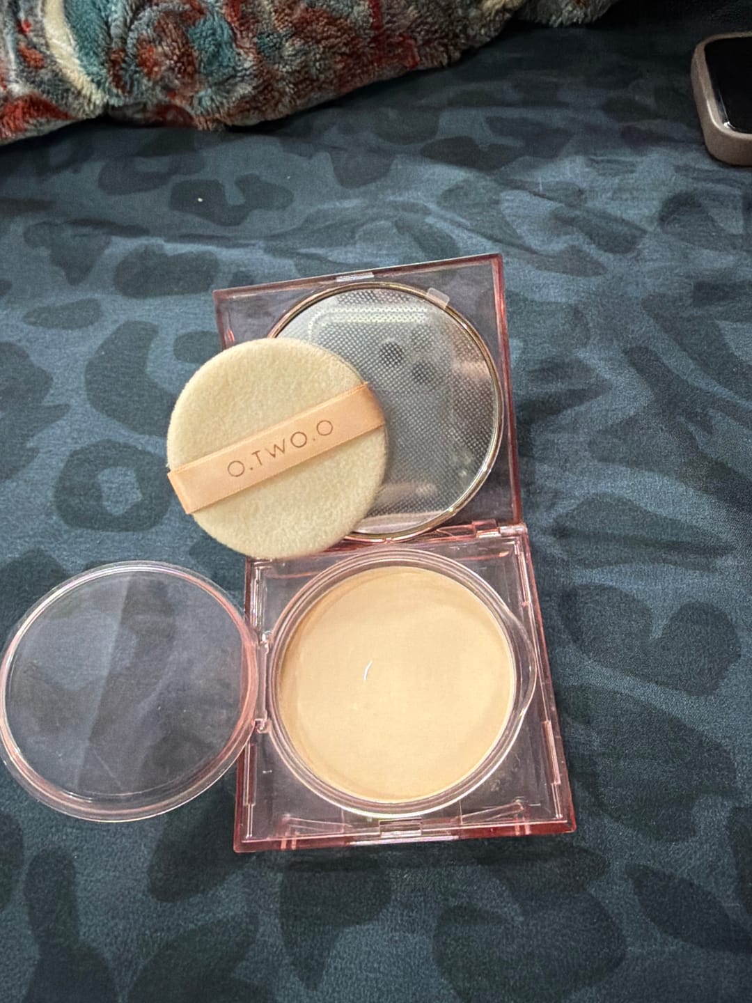 Customer photo review of O.TWO.O SMOOTH MIST MIRROR LOCKING POWDER