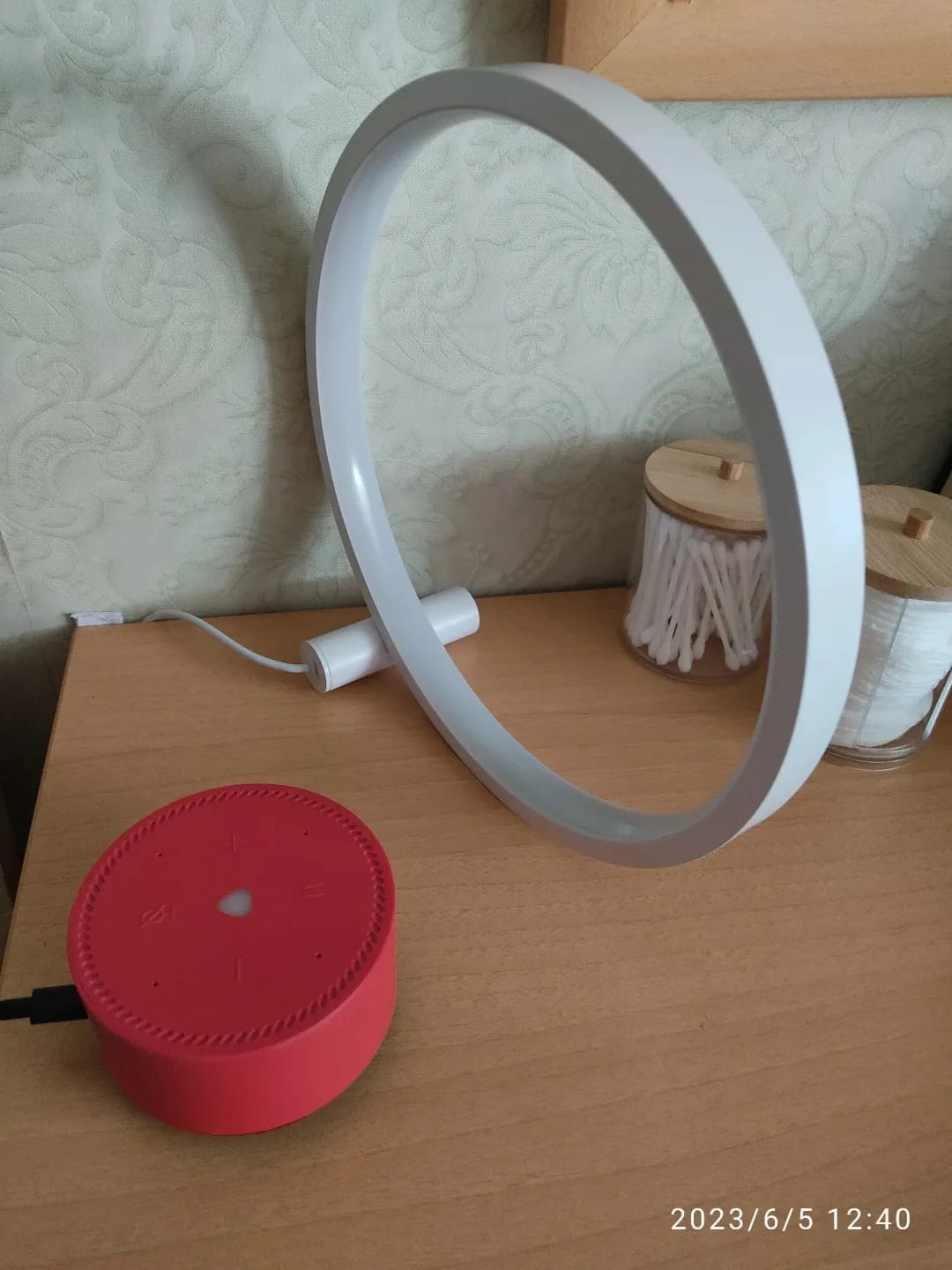 Customer photo review of Table Lamp, Ring-Shaped Touch Lamp, USB Powered, Aluminium