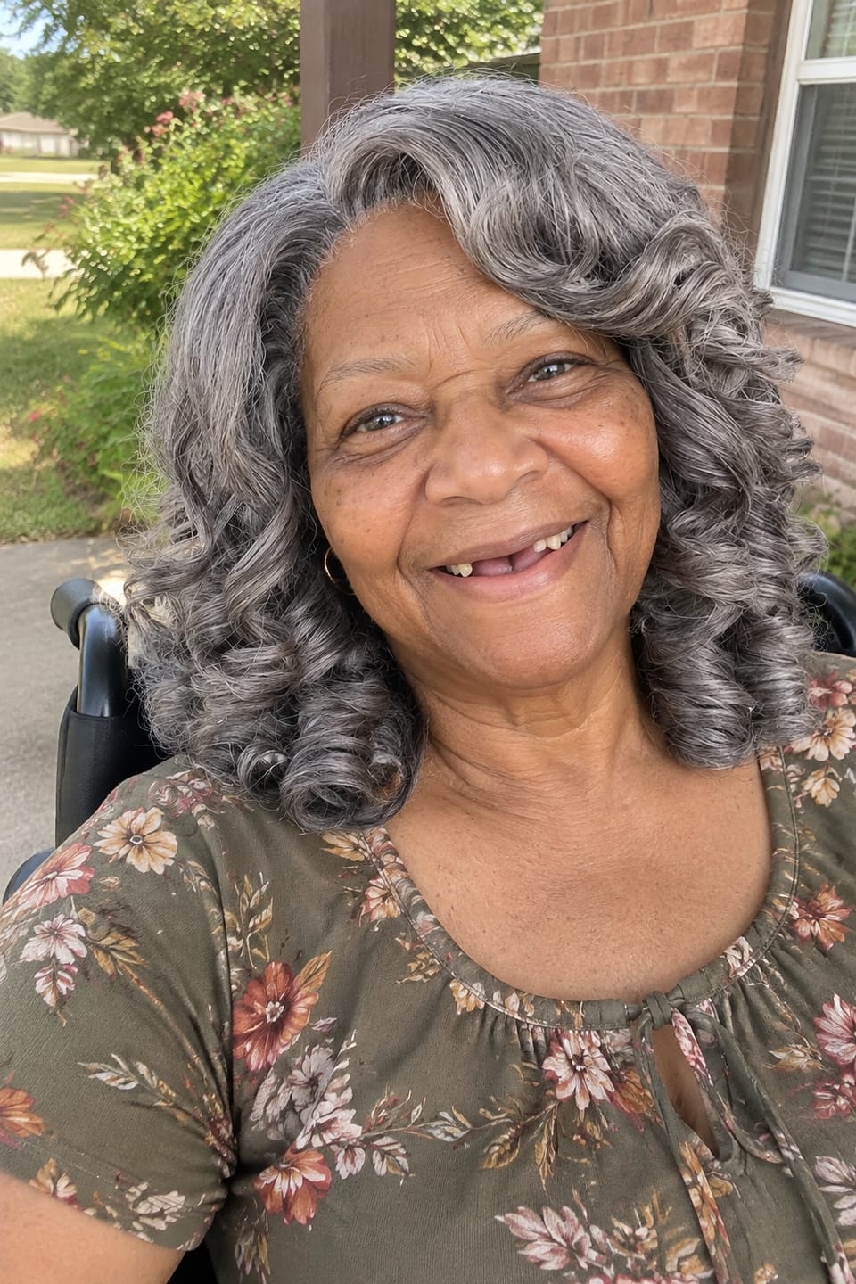 Customer photo review of Luvwin Salt & Pepper Kinky Wavy Curly Free Parting Glueless Gray Wig