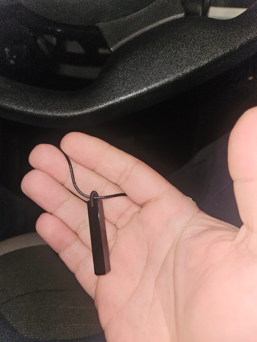 Customer photo review of Pendentif "Tige de Protection" en Obsidienne Noire