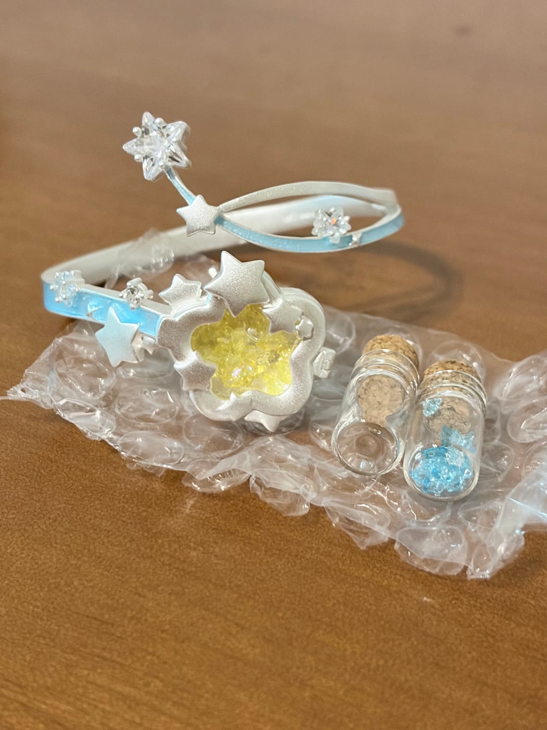 Customer photo review of "WISHING STAR" Rhodium Plated Wishing Star Flip Bangle, Zirconia Glass