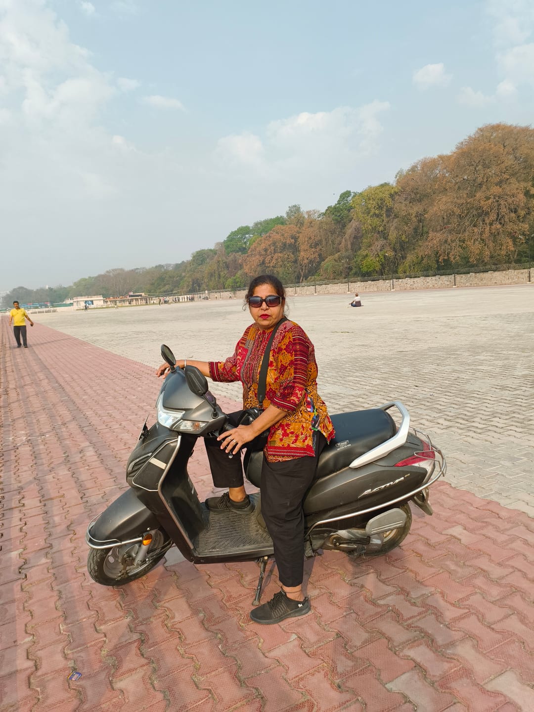 Customer photo review of Women Black Cotton Pant
