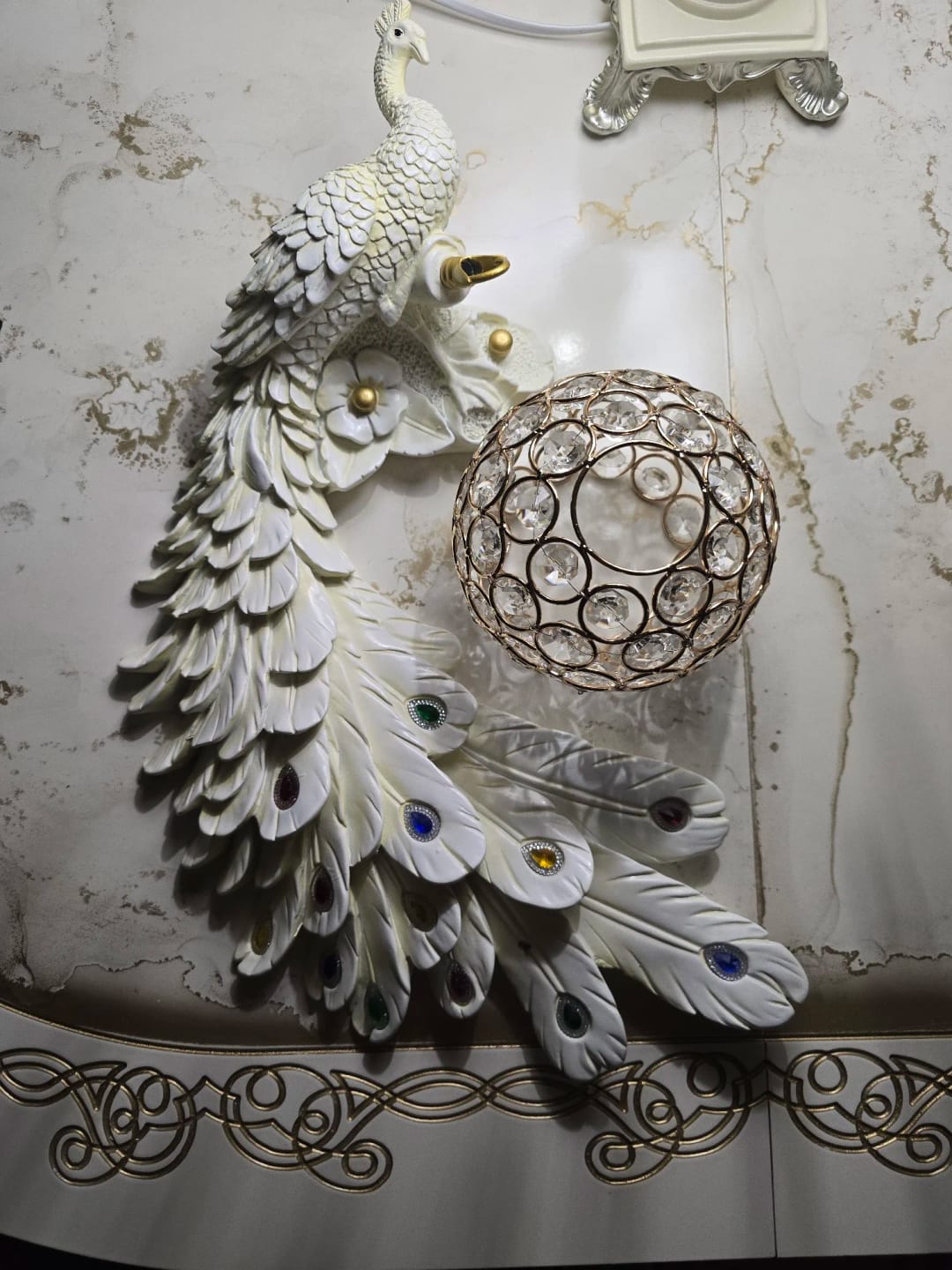 Customer photo review of Modern European Resin Peacock Crystal Wall Lamps Bedroom Bedside Living Room TV Background Wall Lamp 110V 220V Wall Light