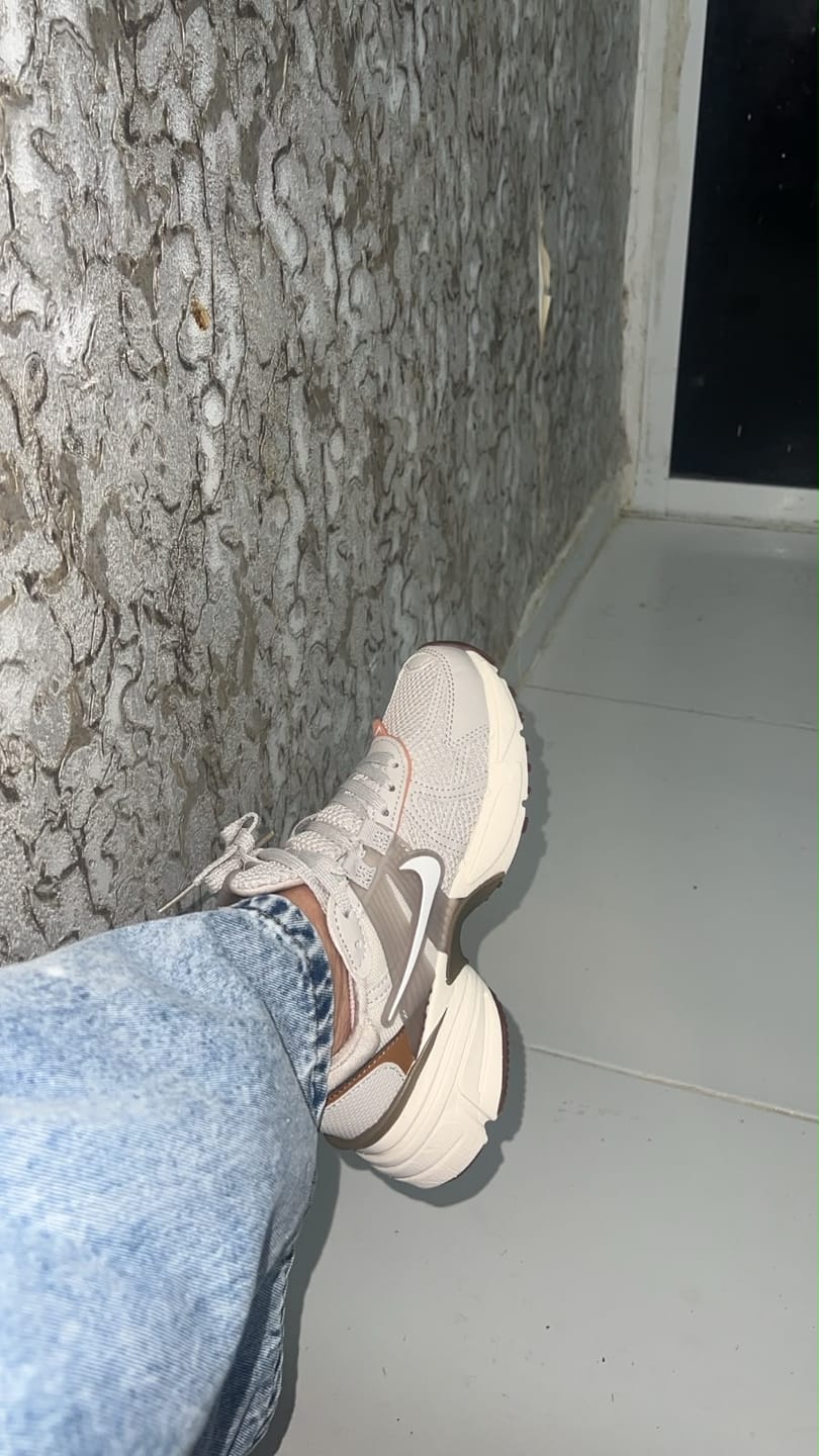 Customer photo review of NIKE V2K RUN