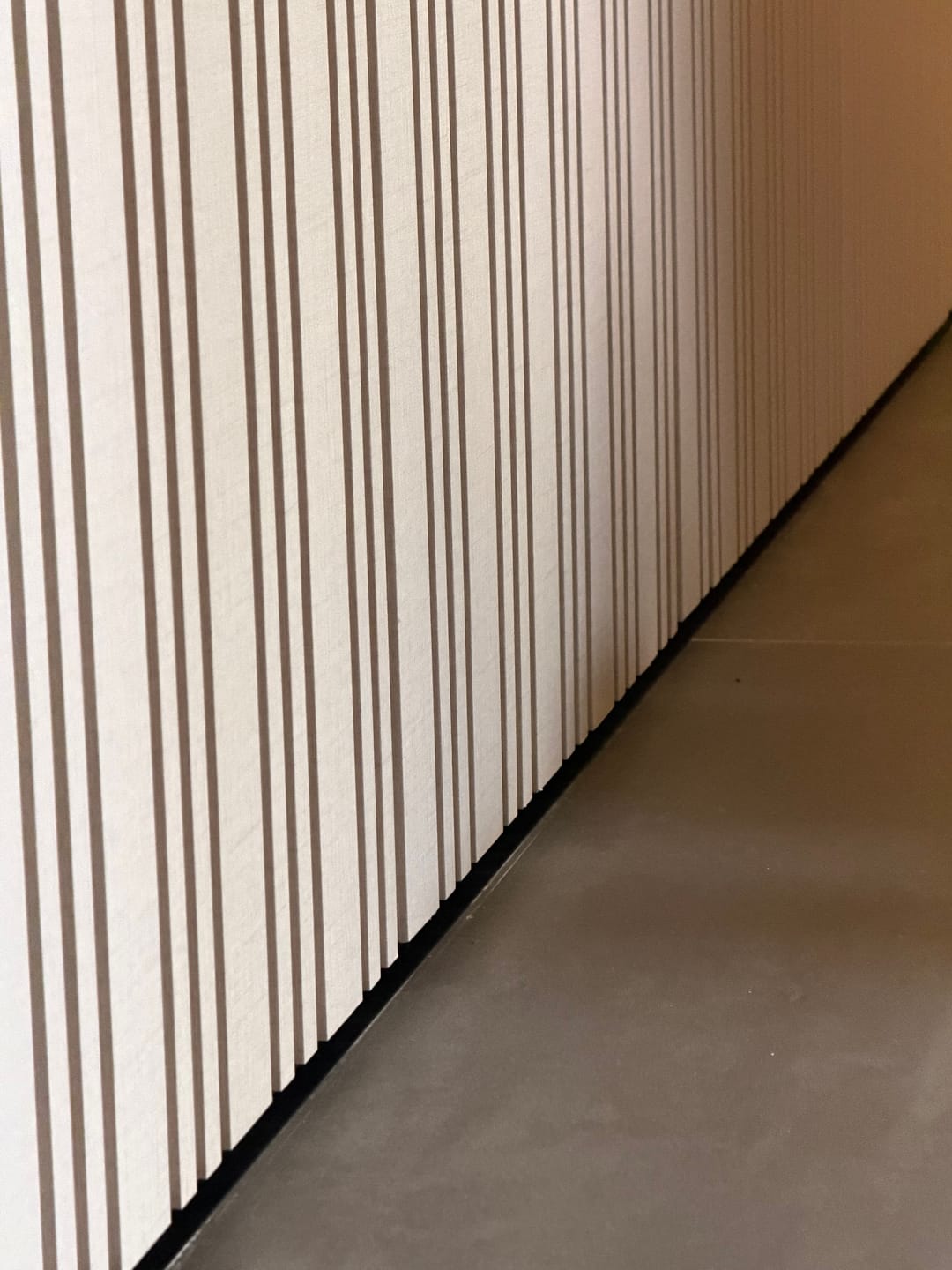 Customer photo review of Akoestische panelen  270 x 60 x 2.2 cm - Linnen on Beige Avorio