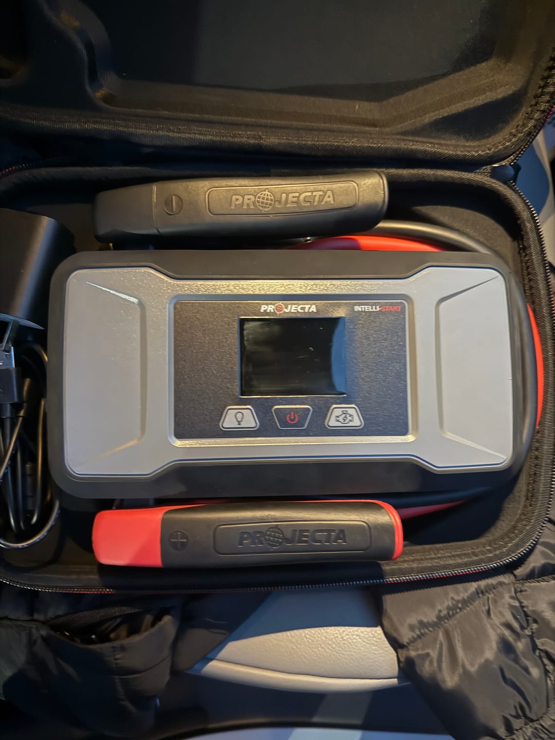 Customer photo review of Intelli-Start IS1400 Pro Jumpstarter