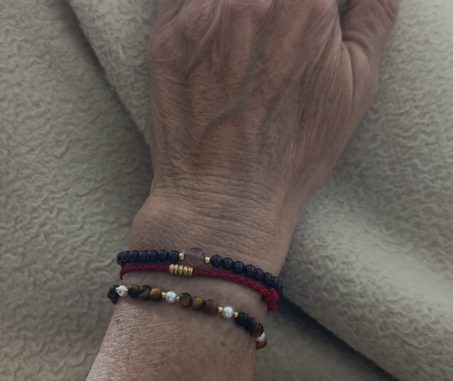 Customer photo review of Tigerauge Armband - zarte Stärke