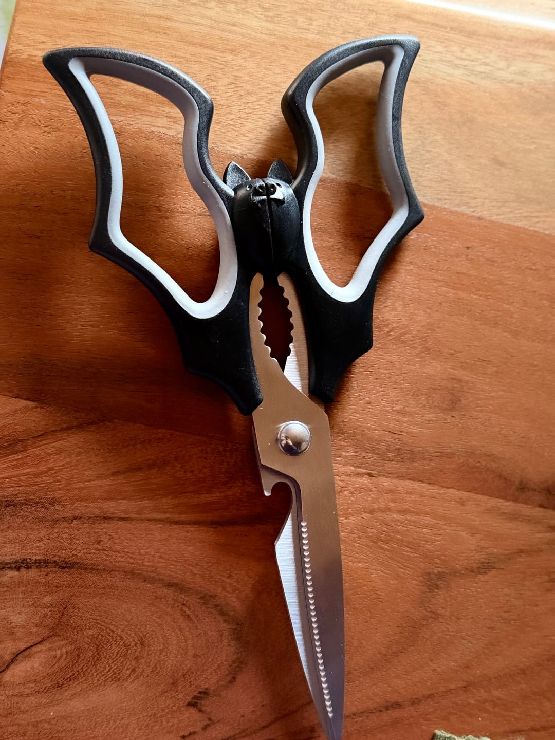 Customer photo review of Fledermaus Küchenschere mit Flaschenöffner – Elizabat