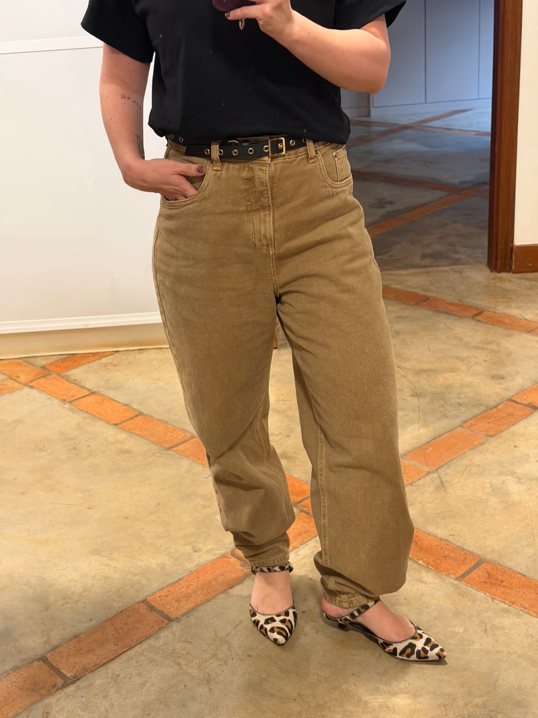 Customer photo review of Calça Jeans Reta Araçá Marrom Claro