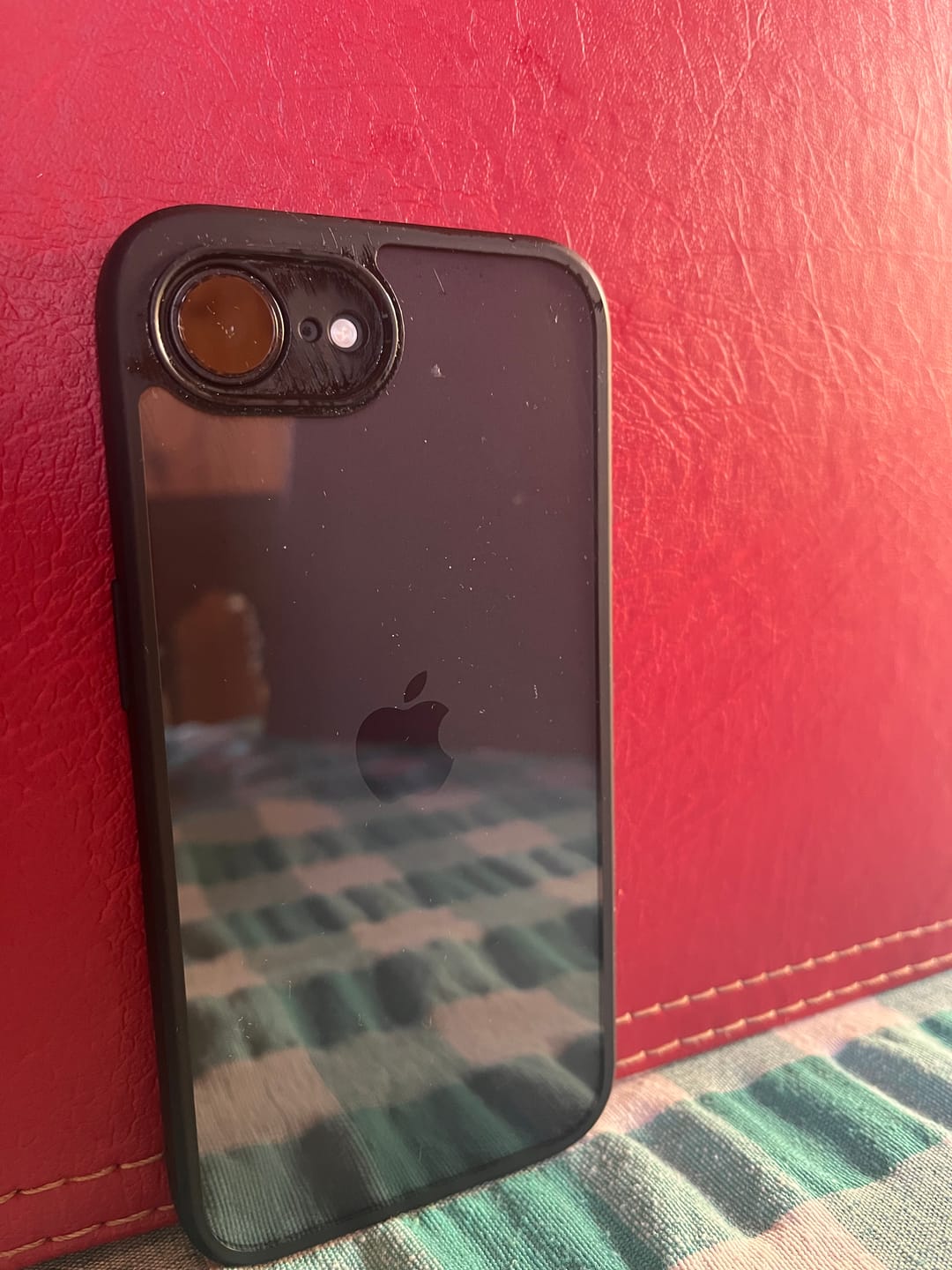 Customer photo review of Carcasa DropGuard 2S para iPhone 16e / 17e