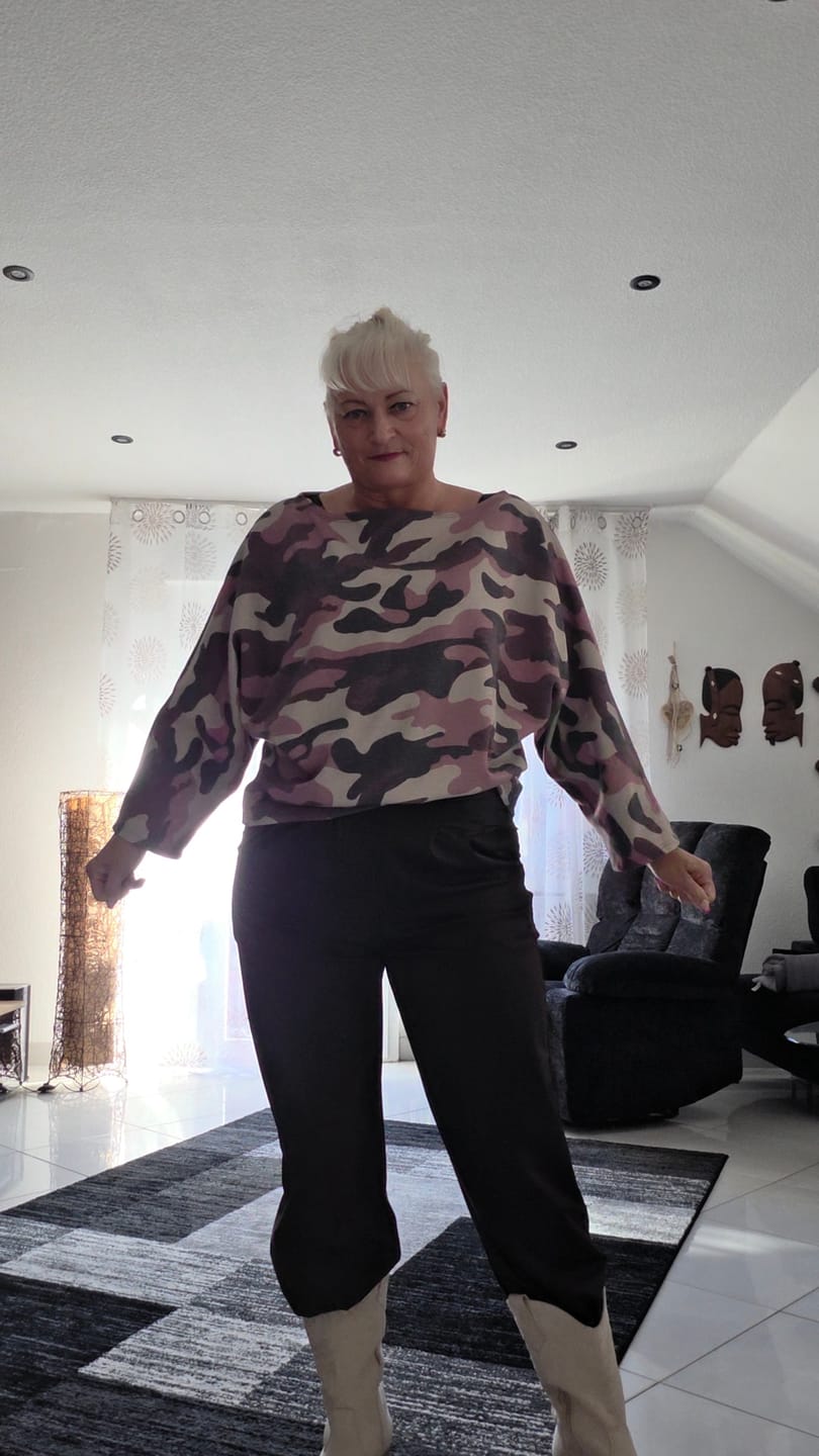 Customer photo review of Longsleeve Camouflage Burgundy/creme