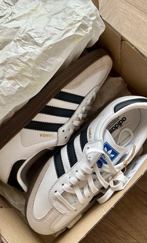 Customer photo review of The Shoesxva