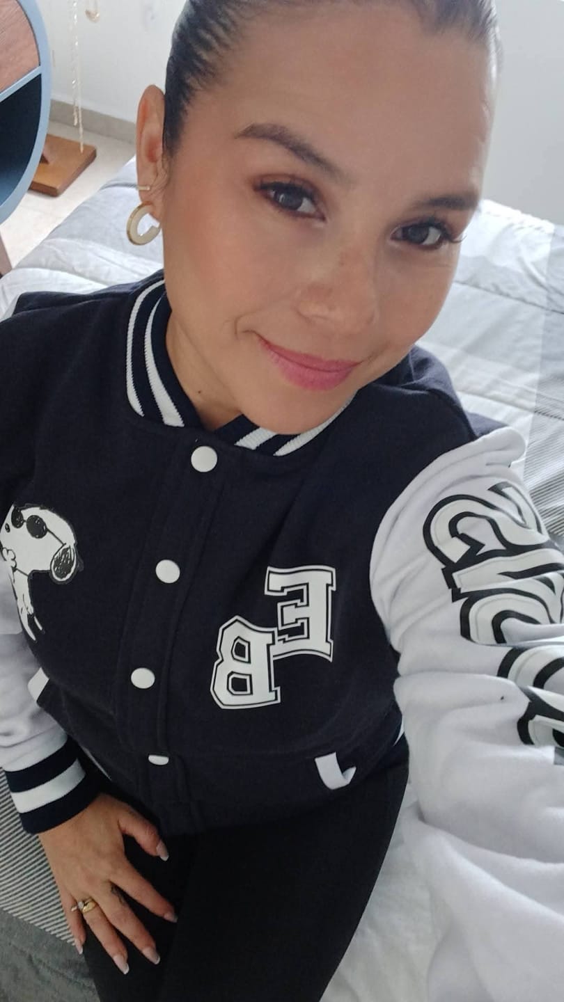 Customer photo review of Chamarra Universitaria Snoopy