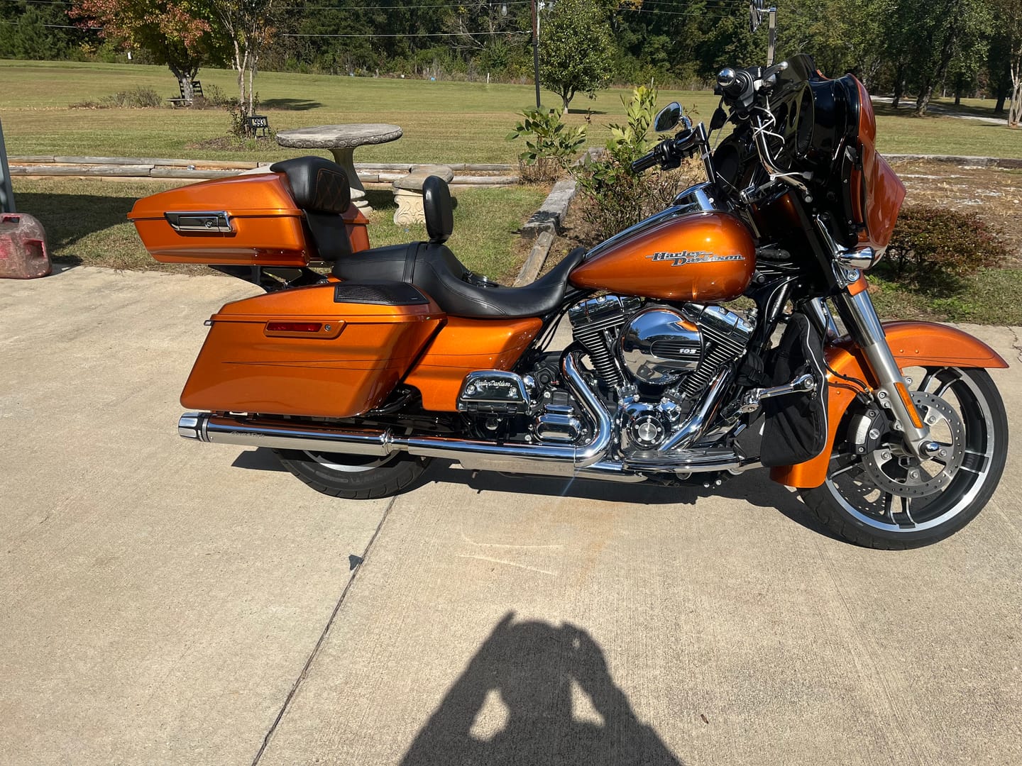 Customer photo review of HR3 Amber Whiskey 10.7" Chopped Tour Pack for Harley Touring 2014-2024