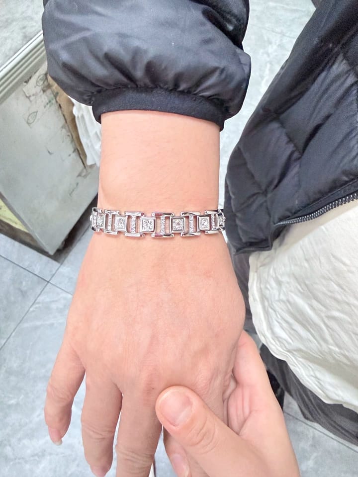Customer photo review of Prism Link Bracelet