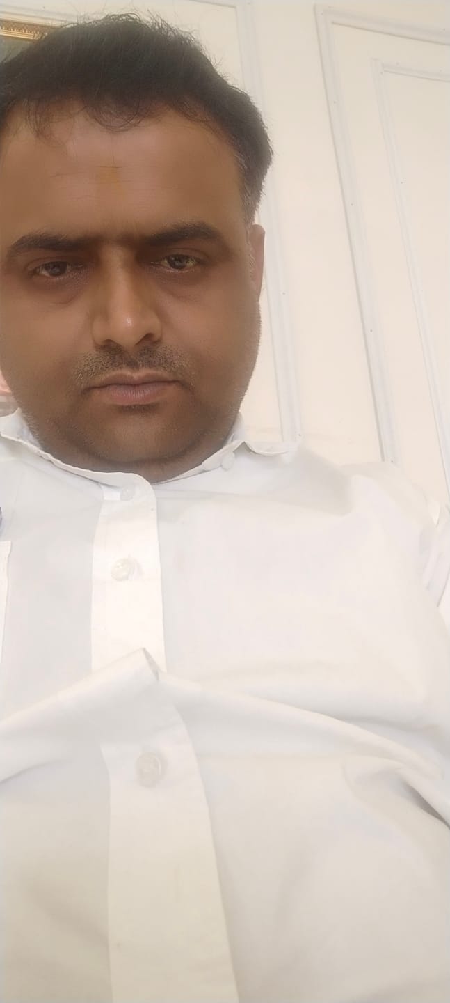 Customer photo review of AQUA Stain Free White Shirts