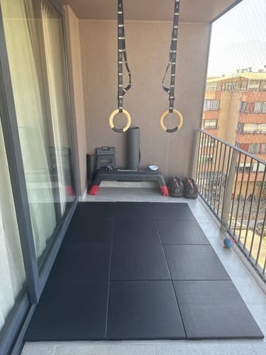 Customer photo review of Piso de Caucho Técnico EPDM Premium IRONSIDE (50x50x2.5cm)