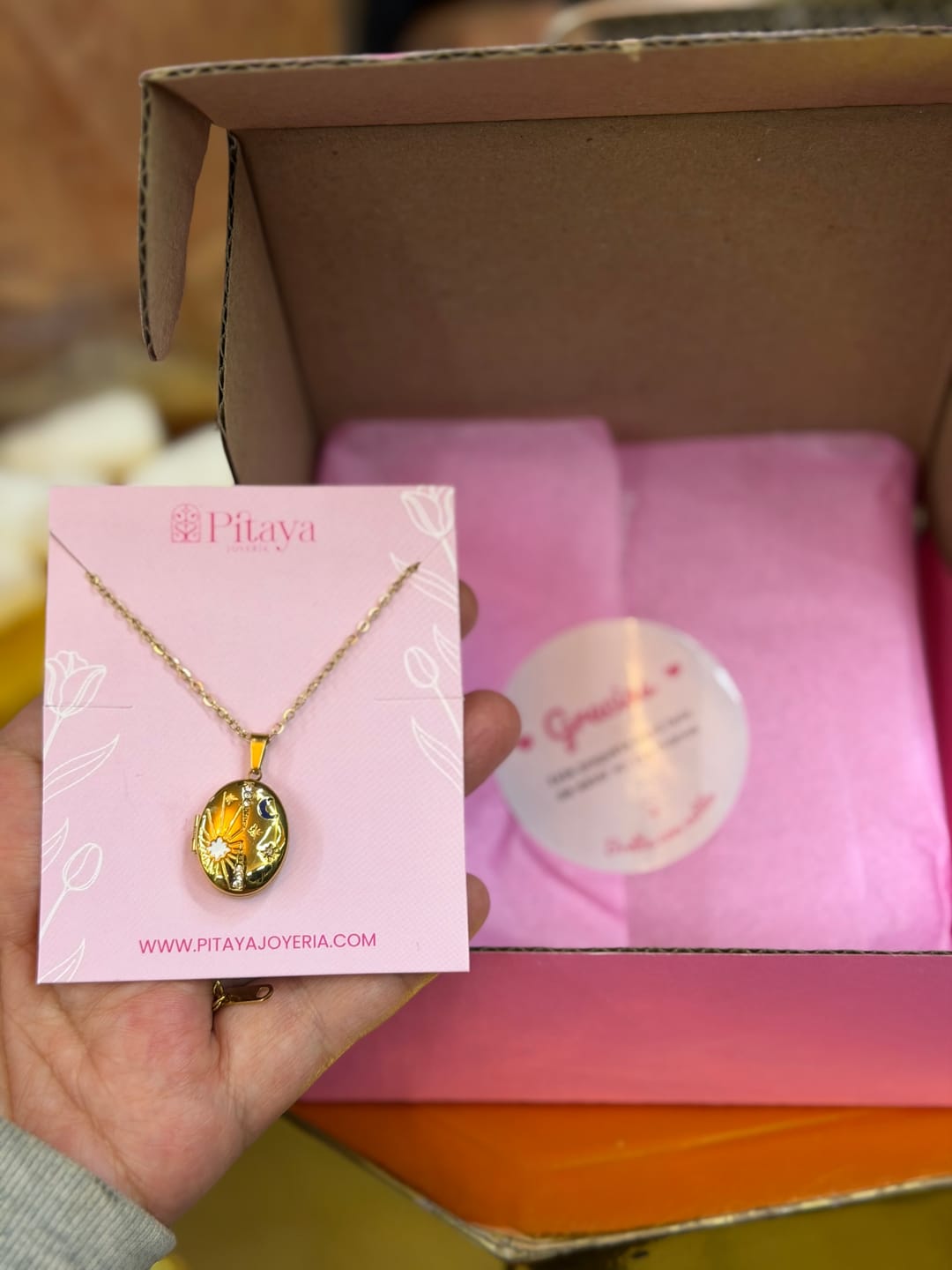 Customer photo review of Relicario Cosmos Dorado Personalizado Foto a Color