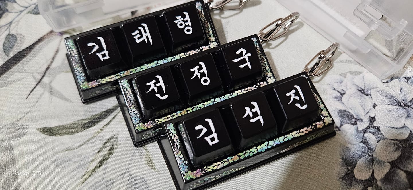 Customer photo review of [FOR PURPLE ARMY] CUSTOM BTS BIAS KOREAN NAME MOP PATTERN KEYCAP KEYRING
