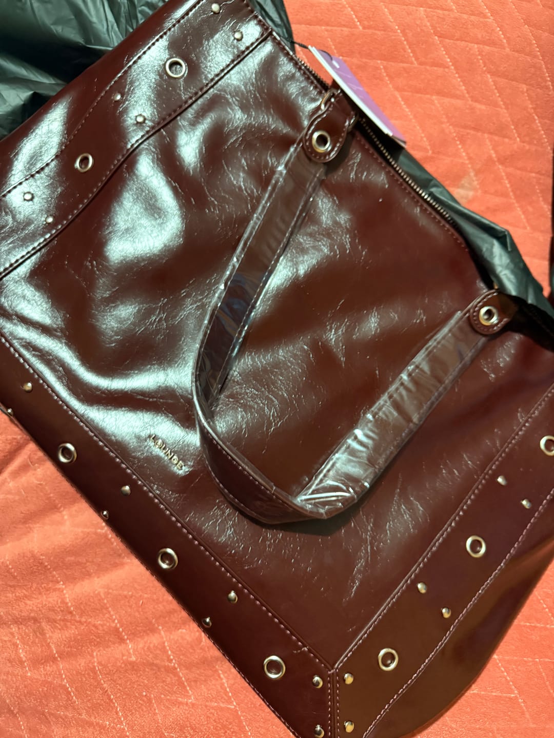 Customer photo review of Bolso Notebook Charol Eyelets