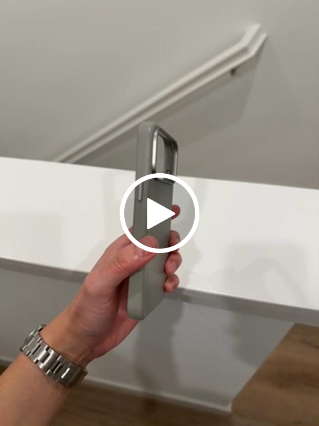Customer video review of iPhone 18 Pro Max Leather Case - MagSafe - Stone Grey