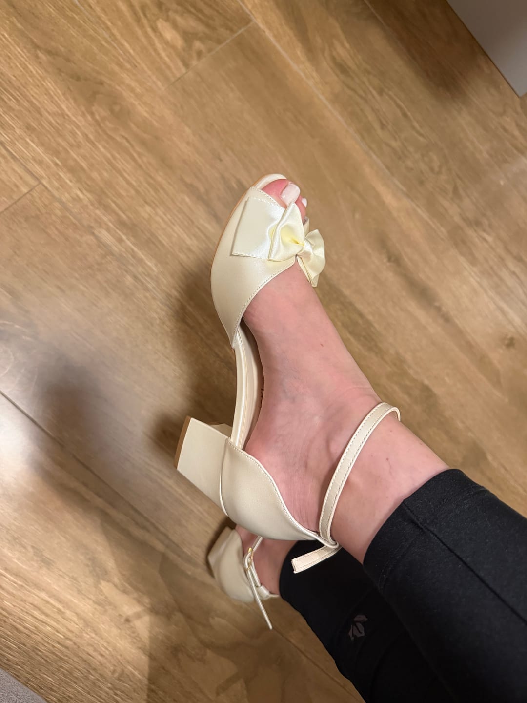 Customer photo review of Sandália Noiva Couro Perolado Off White