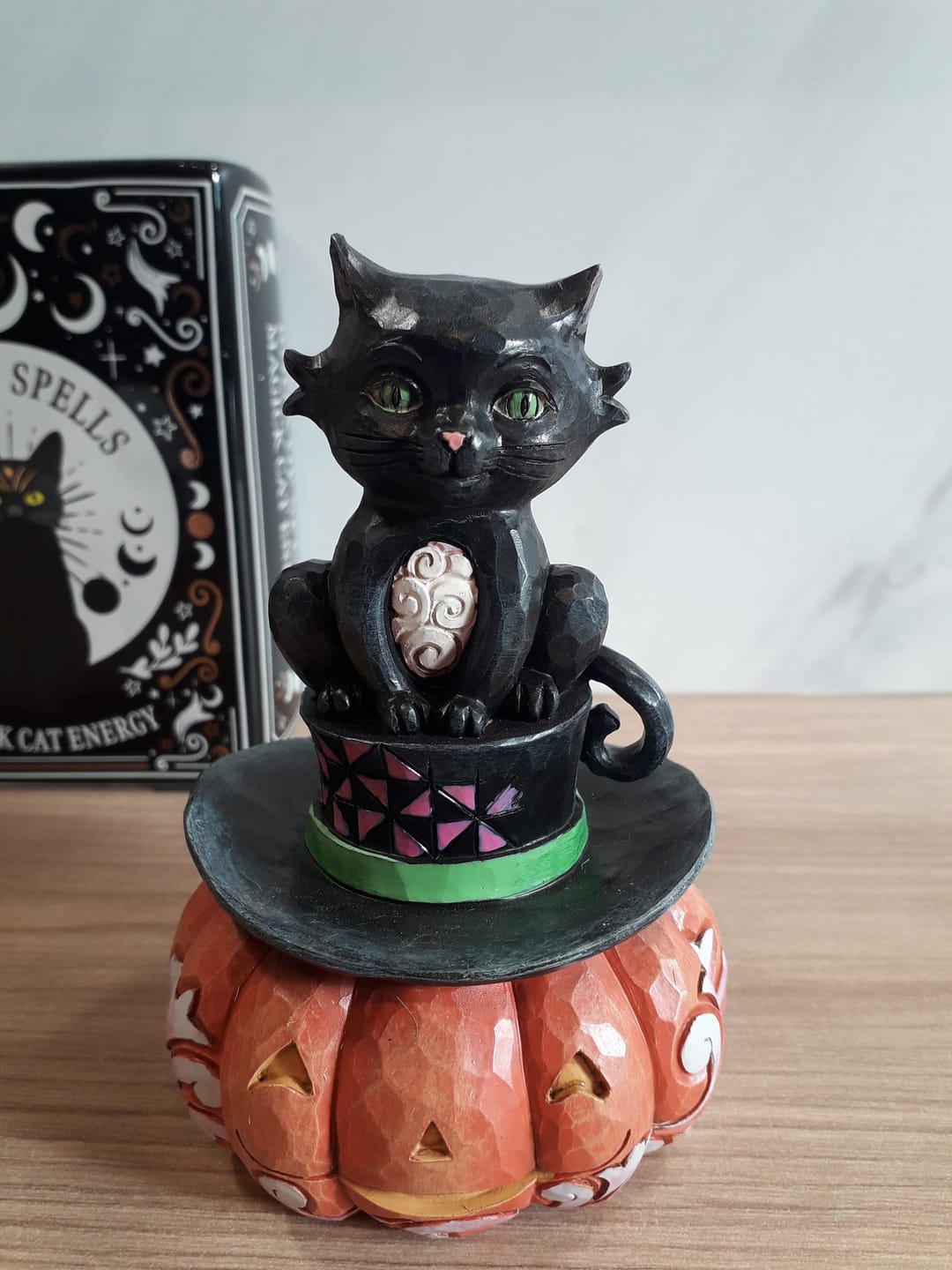 Customer photo review of Heartwood Creek Schwarze Deko- Katze auf Zylinder Figur