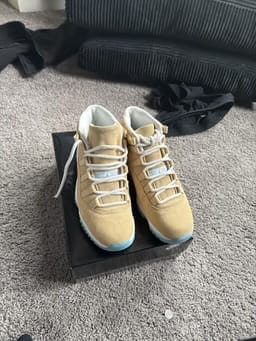 Customer photo review of The Shoesxva