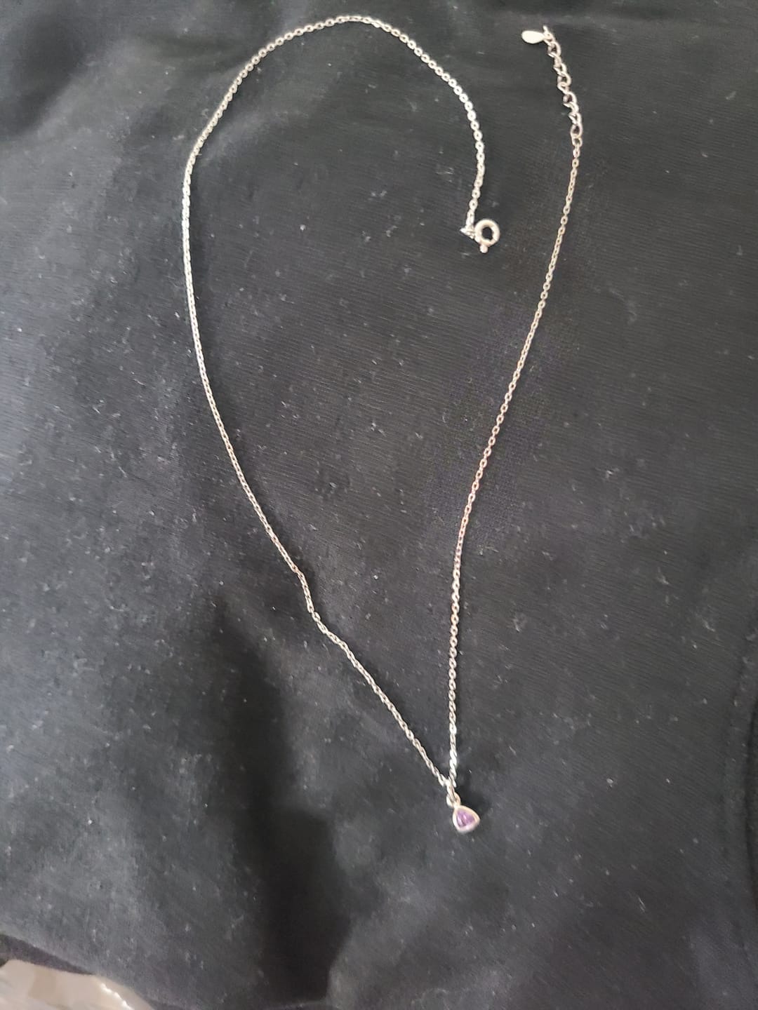 Customer photo review of Collar Plateado Dije Birthstone Triangulo