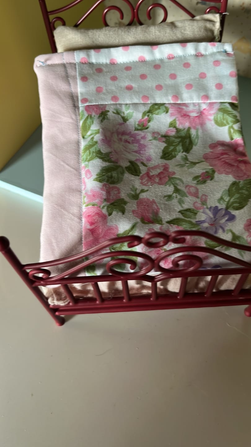 Customer photo review of Rose Red Princess Antique Bed, 1:12 Scale Dollhouse Bed