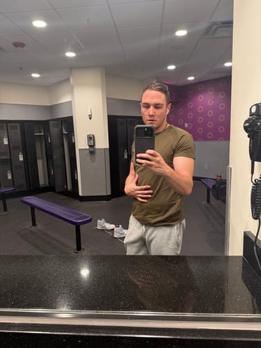 Customer photo review of AVERON FITFLEX TEE