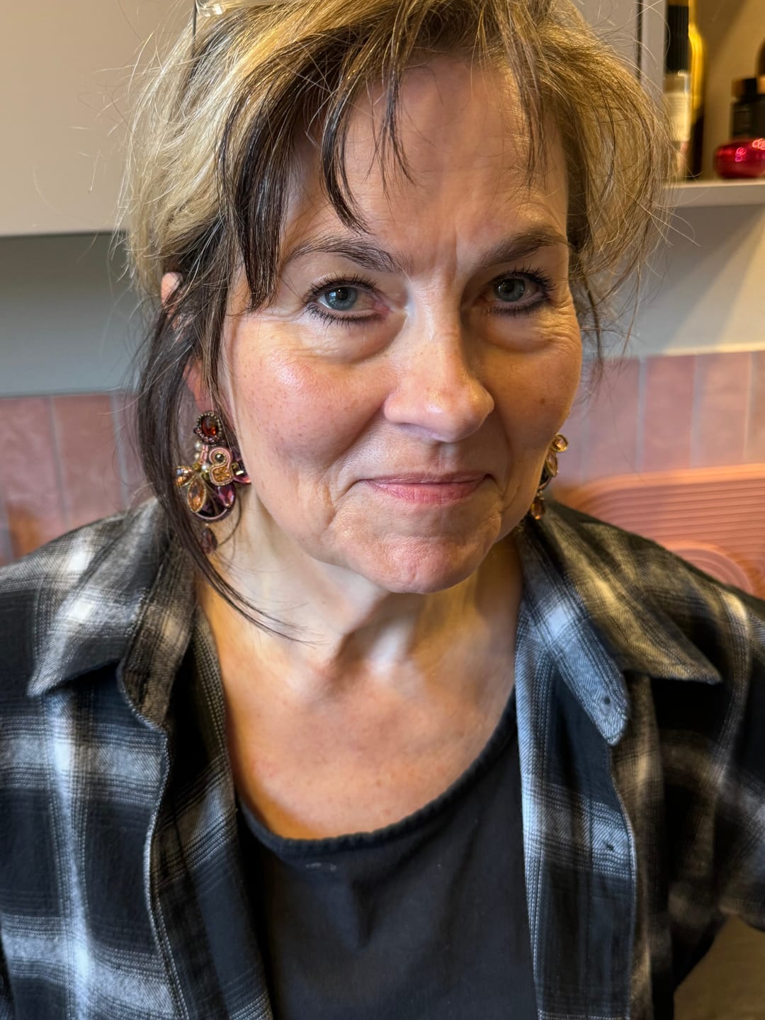 Customer photo review of Vorbestellbar - Auffällige Soutache-Ohrringe in Violett, Rosa und Braun