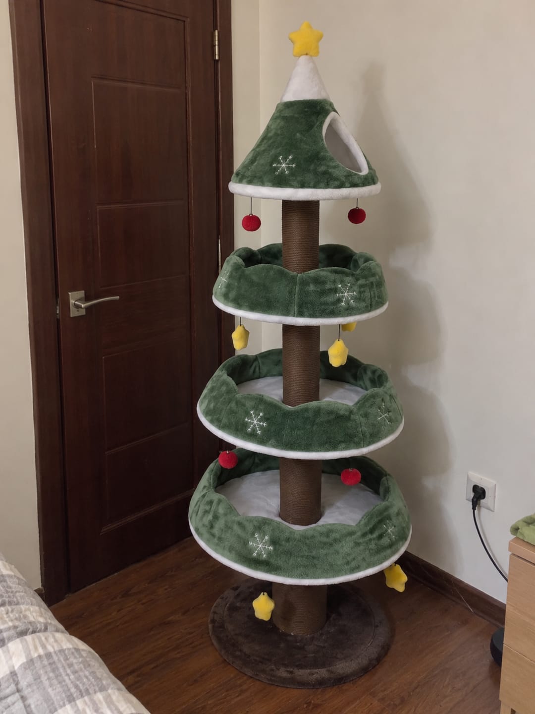 Customer photo review of MichiTree© Christmas Tree for Cats