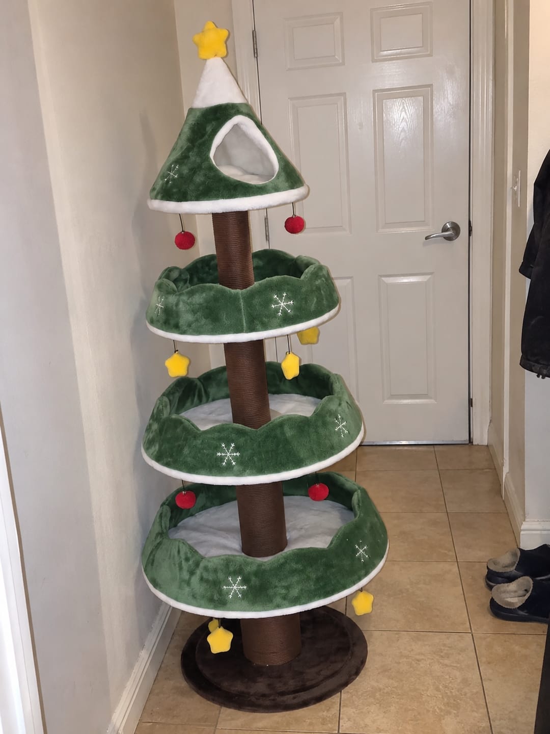 Customer photo review of MichiTree© Christmas Tree for Cats