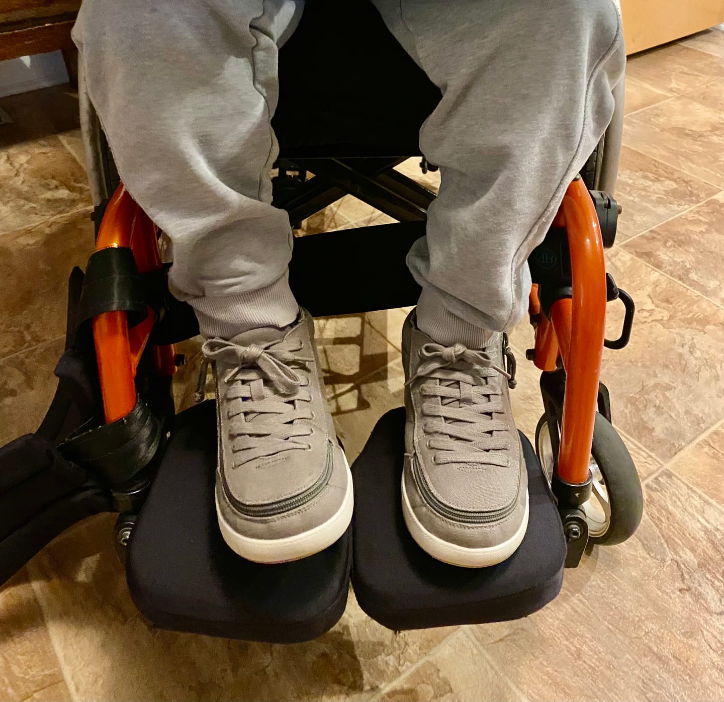 Customer photo review of Dark Grey BILLY Classic D|R II High Tops