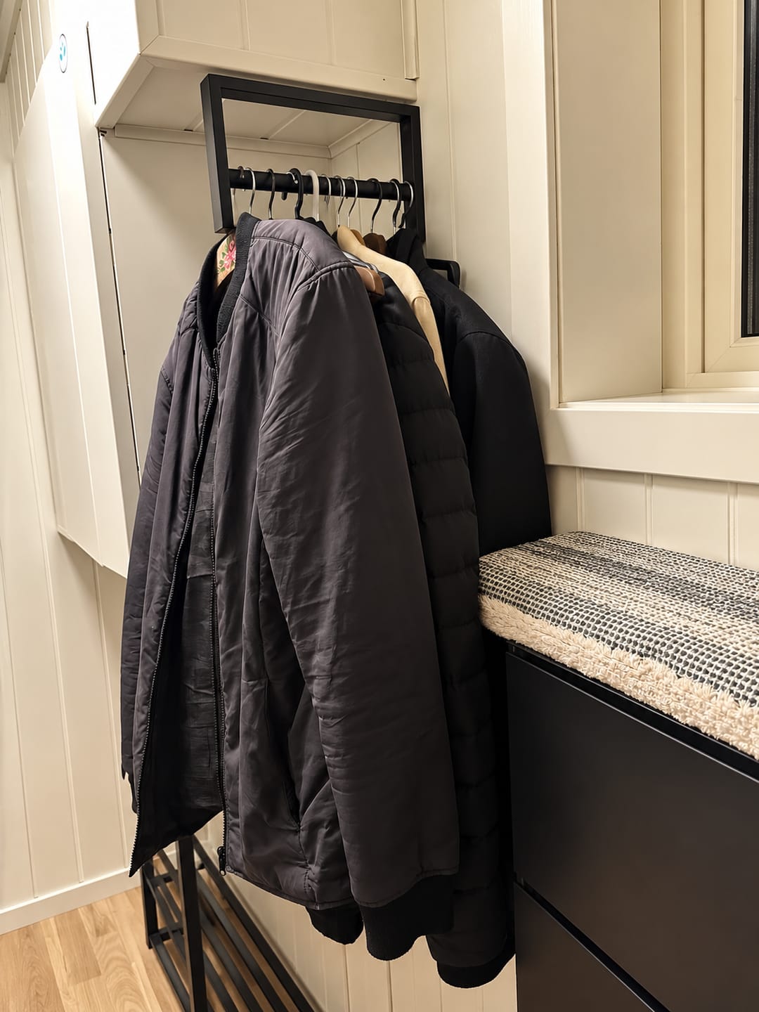 Customer photo review of Trento vegghengt klesstativ sort metall 82 cm