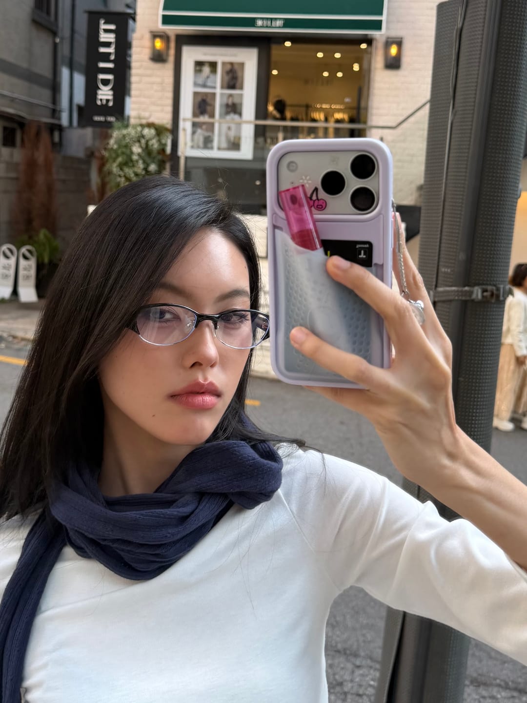 Customer photo review of Flex Pouch - iPhone 17