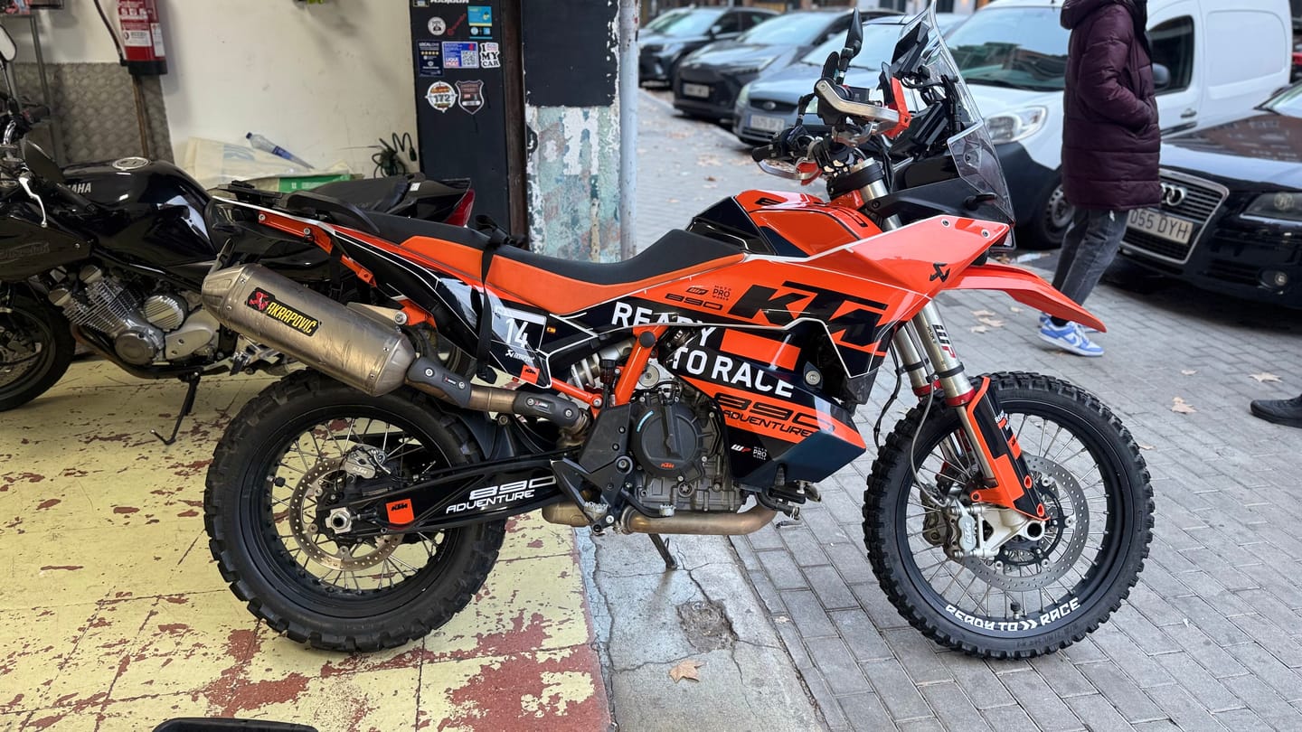 Customer photo review of KTM 790/890 Adventure R/S GRAPHICS - "Explorer" (Orange)