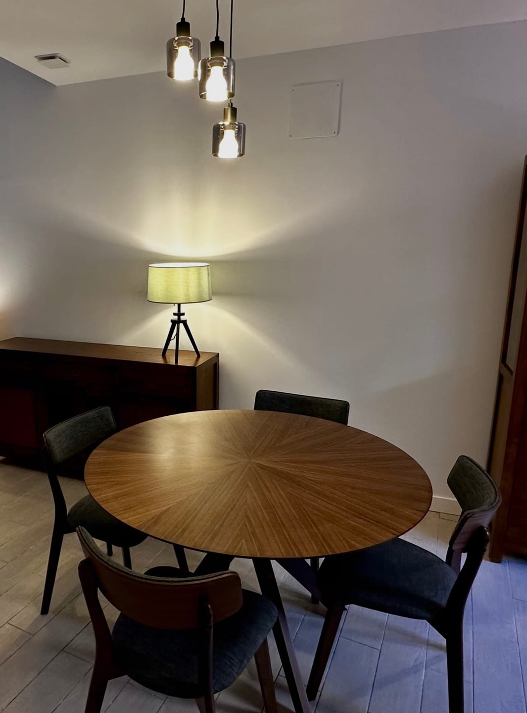 Customer photo review of Mesa Aleva, madera, Ø120 cm