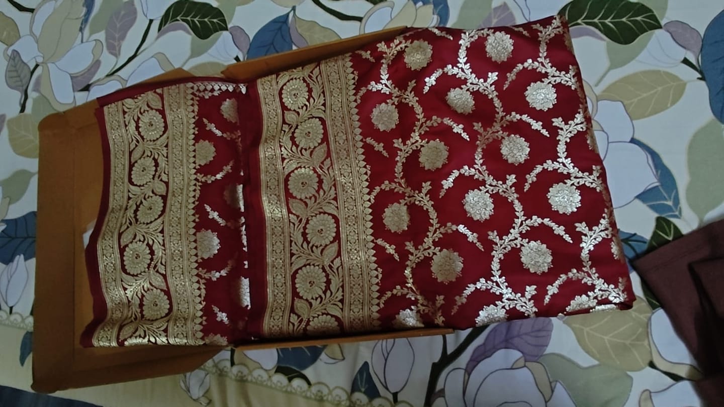 Customer photo review of Maroon Murmuri Jaal Katan Silk Banarasi Saree