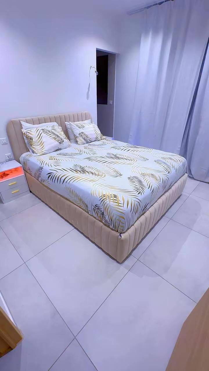 Customer photo review of Lit design avec coffre de rangement - MAELLE