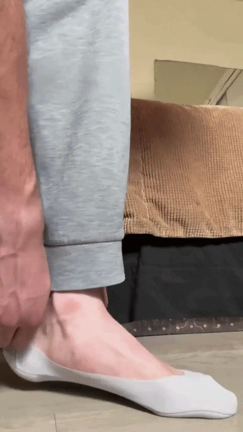Customer photo review of Invisible No-Show Socks